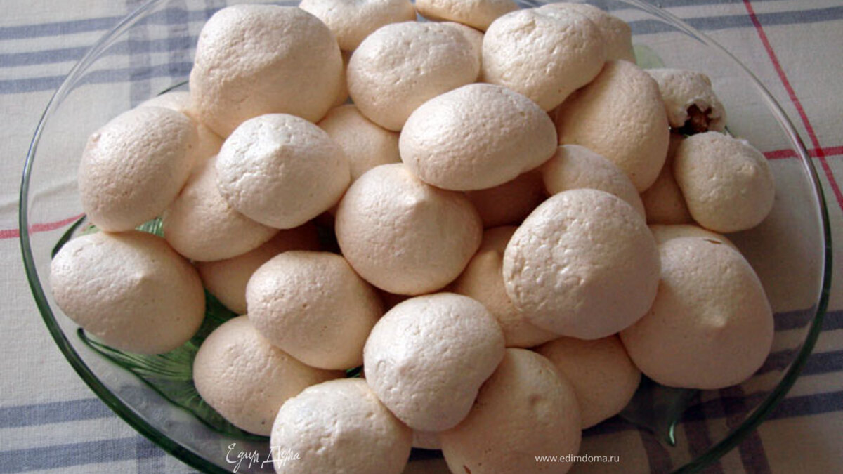 Меренги на грецком орехе