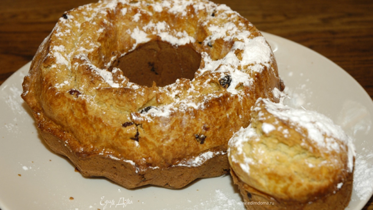 Кулич с вишней и клюквой