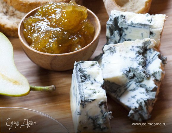 Горгонзола с хлебом, медом и мармеладом Горгонзола с хлебом, медом и мармеладом