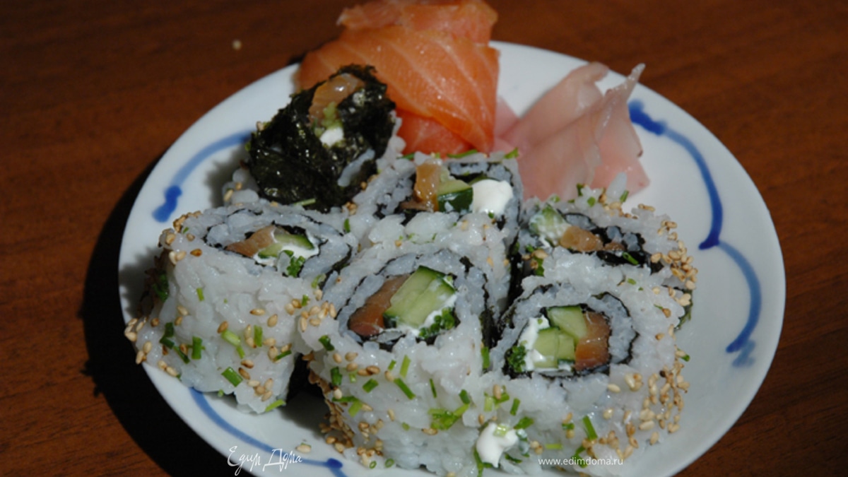 Ролл с копченым лососем