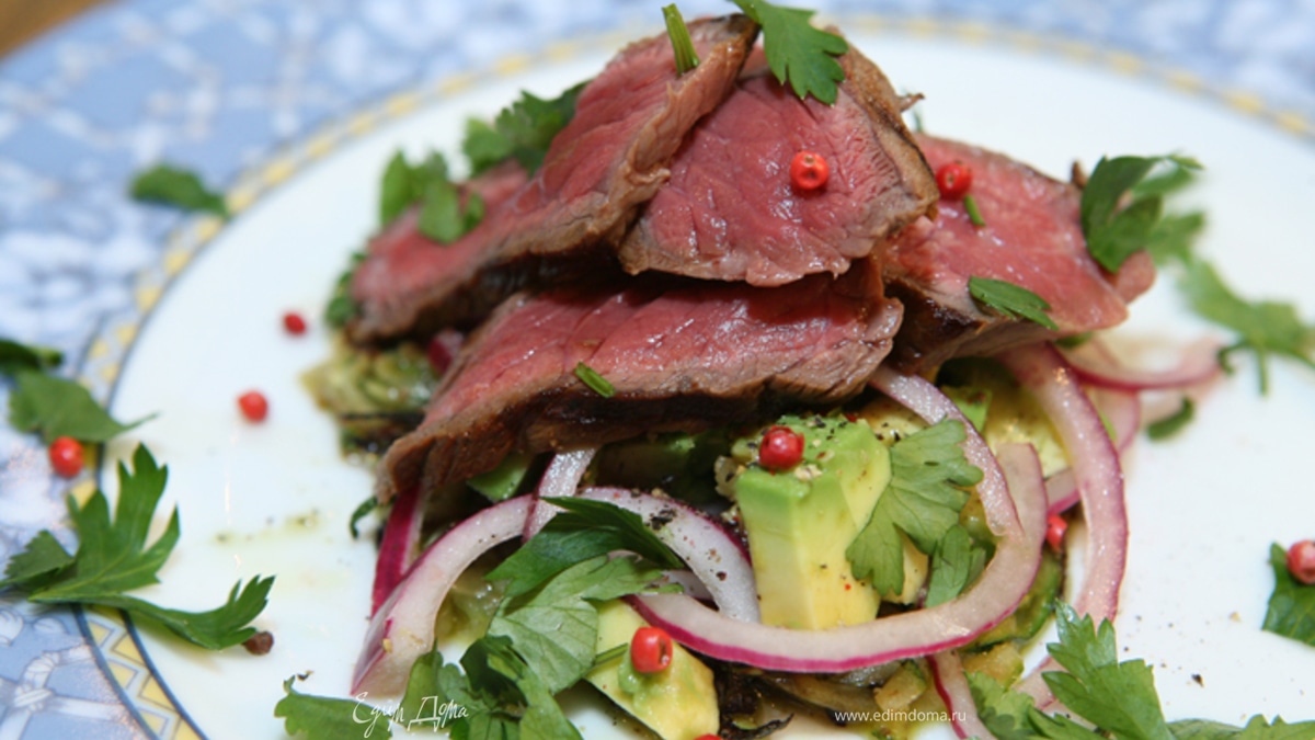 "Бутерброд" из цукини с говядиной и авокадо