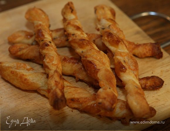 Слоеные палочки с сыром и тмином