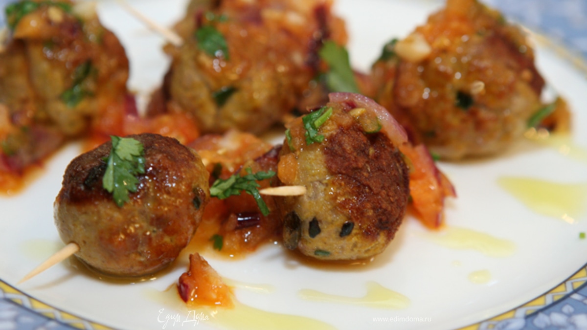 Телячьи тефтельки с соусом из помидоров