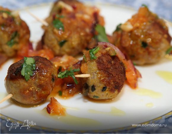 Телячьи тефтельки с соусом из помидоров 