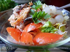 Пикантный салат с рыбой
