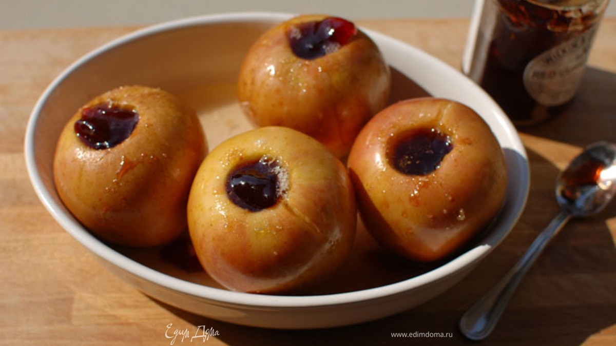 Запеченные яблоки с коричневым сахаром