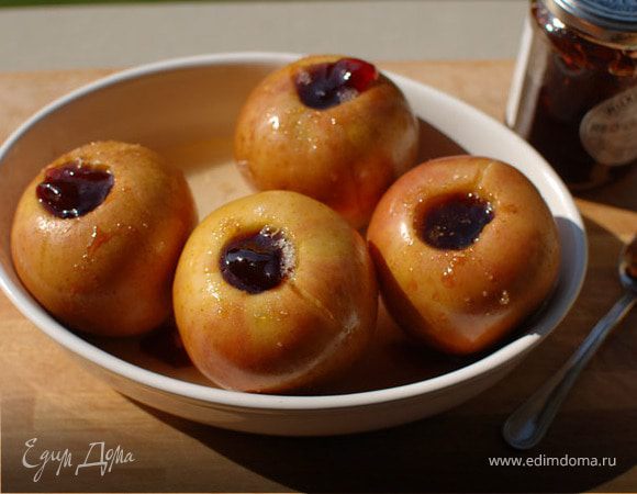 Запеченные яблоки с коричневым сахаром