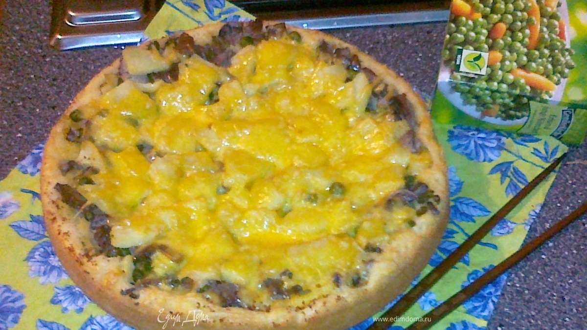 Пирог открытый с грибами и горошком 