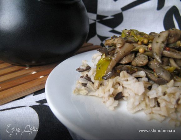 Смешанный рис с вешенками