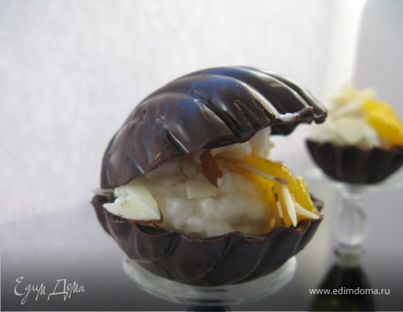 Шоколадные ракушки с муссом из белого шоколада Шоколадные ракушки с муссом из белого шоколада