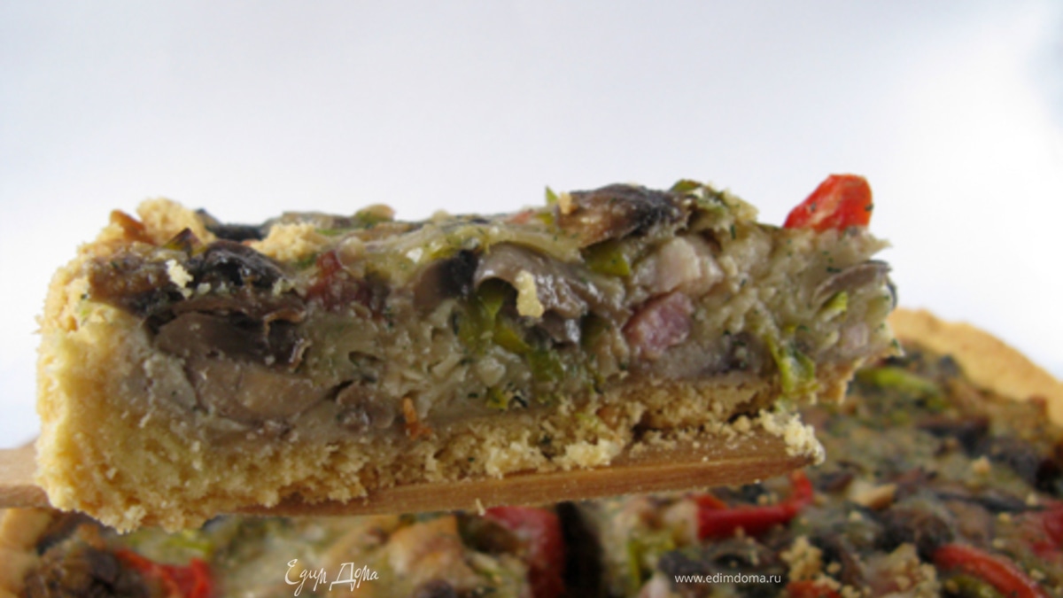 Киш с грибами, беконом и сладким перцем