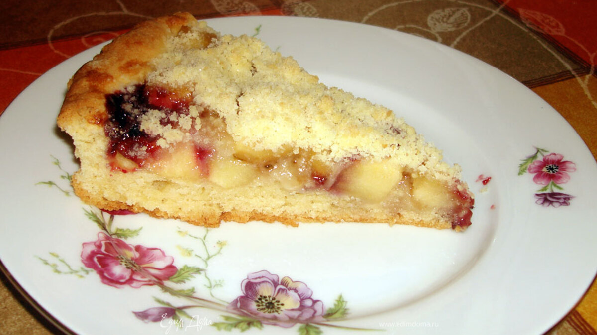 Яблочный пирог с посыпкой 