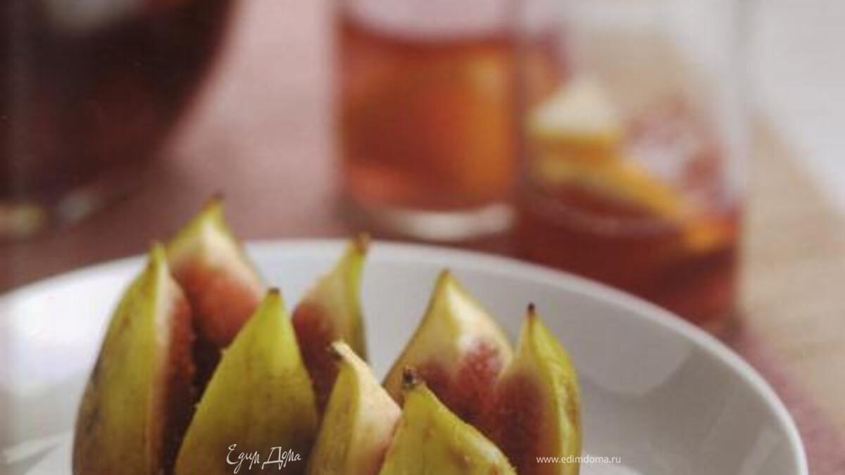 Инжир на гриле с рикоттой и медом