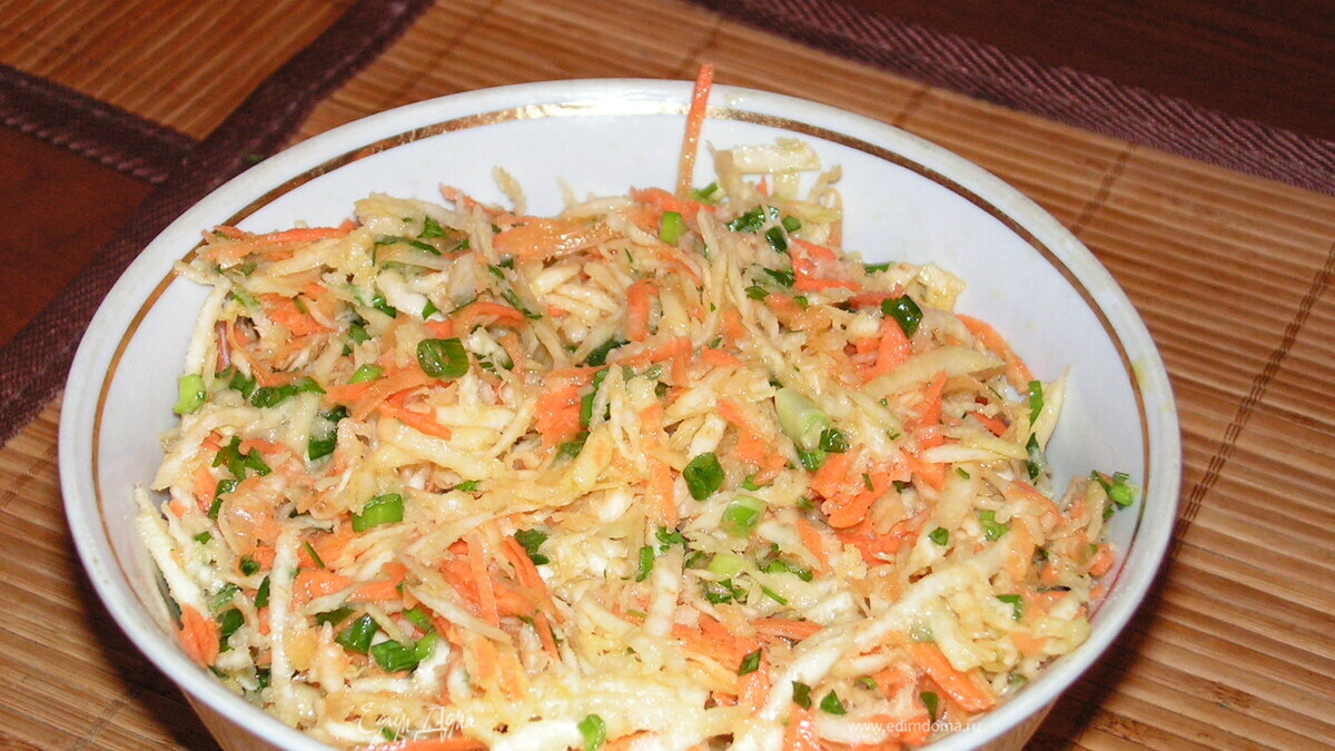 Салат с сельдереем и морковью