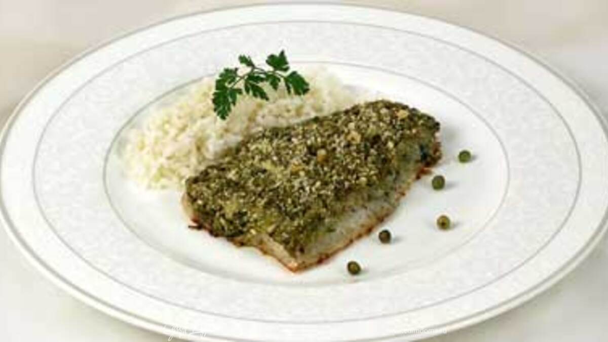 Филе судака с корочкой из зелени