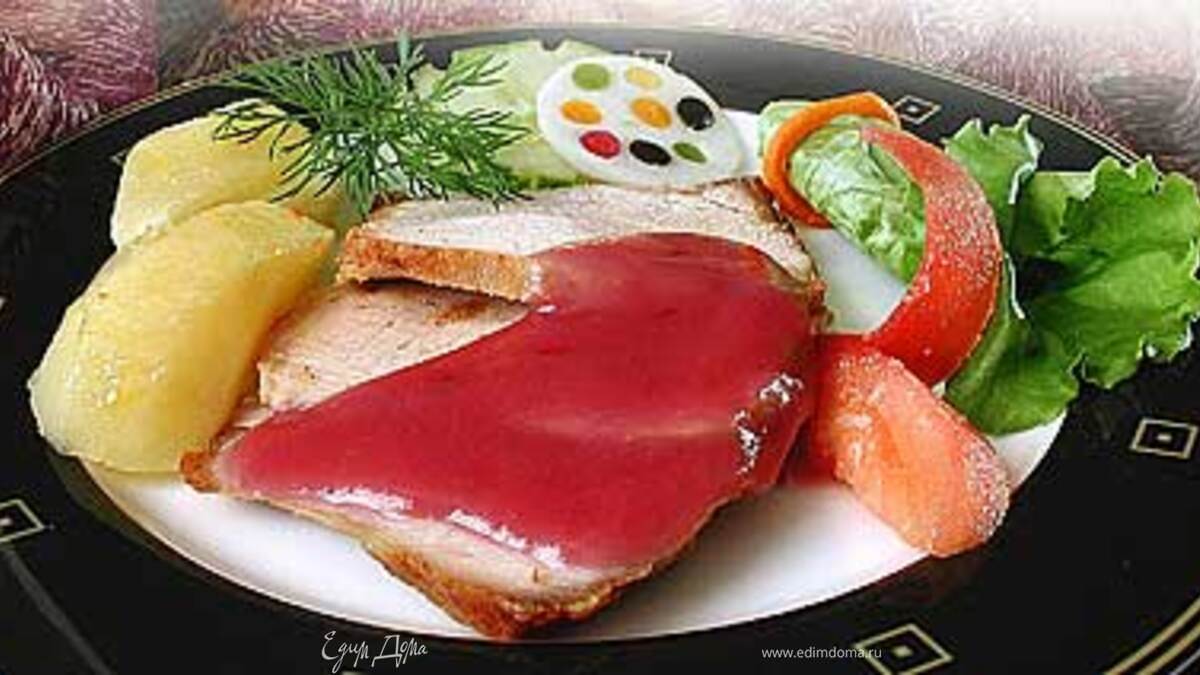 Свинина с соусом из черной смородины