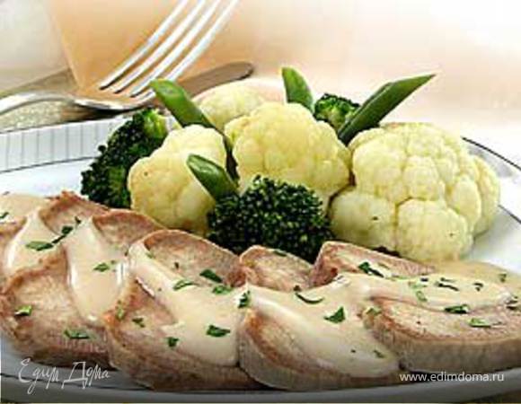 Язык в соусе с мадерой