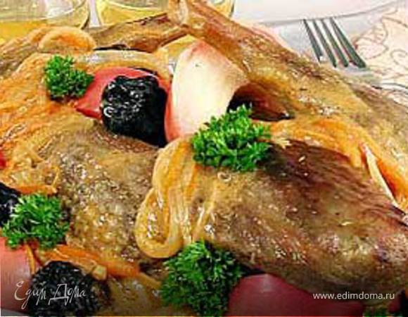 Гусь, тушенный с черносливом и яблоками Гусь, тушенный с черносливом и яблоками