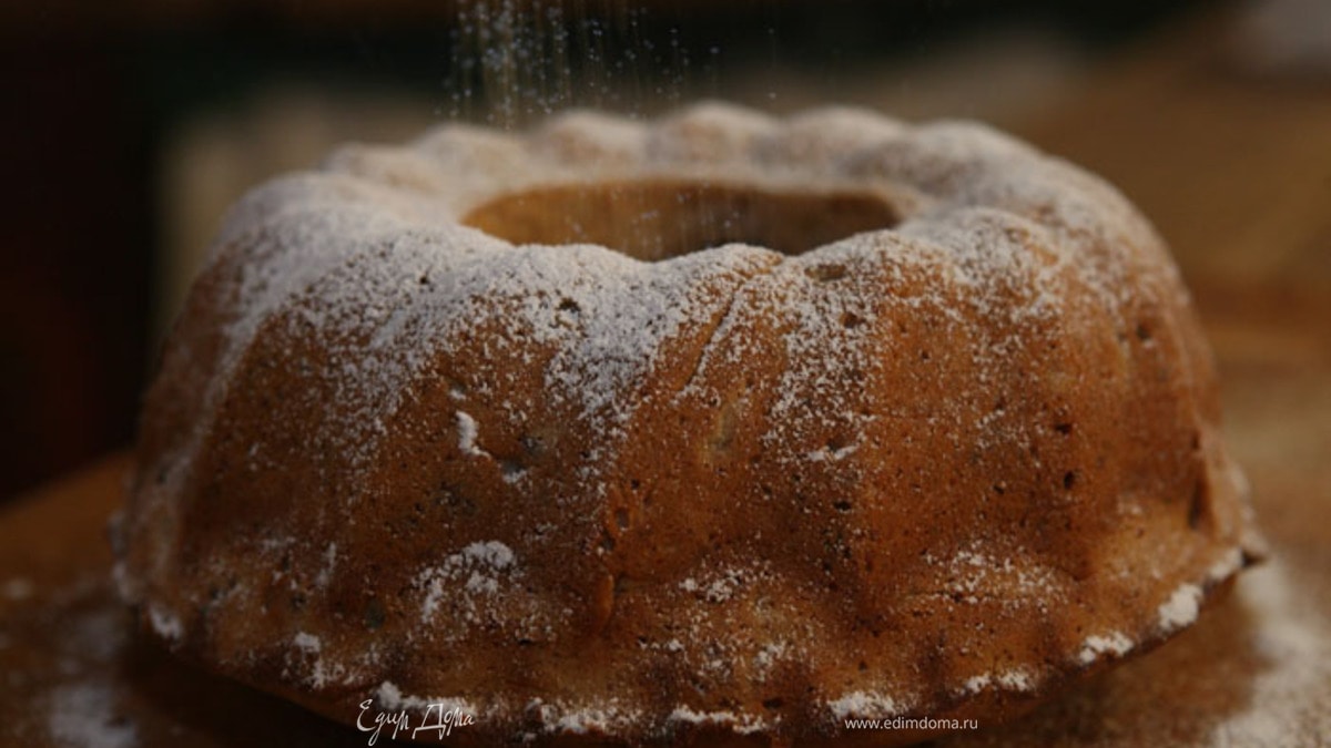 Сметанный пирог с корицей и грецкими орехами