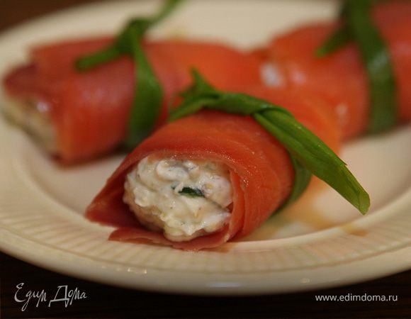 Рулетики из семги с творожно-огуречной начинкой