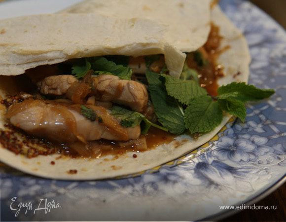 Тортилья с цыпленком, имбирем и чили Тортилья с цыпленком, имбирем и чили
