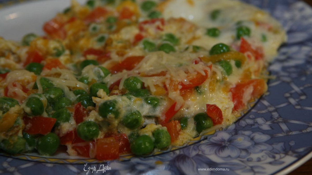 Фриттата с тыквой, зеленым горошком и сладким перцем