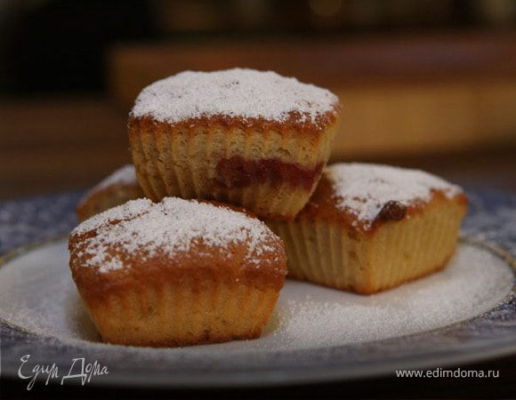 Маффины с хурмой и клубникой Маффины с хурмой и клубникой