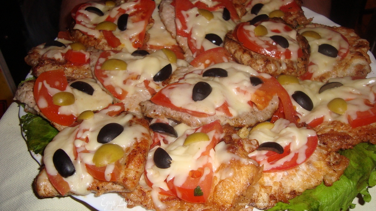 Шницель из телятины с помидором под сыром