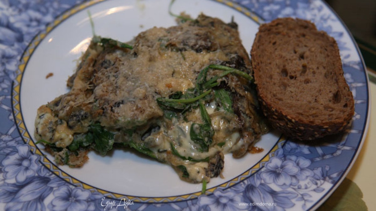 Омлет с грибами, руколой и голубым сыром