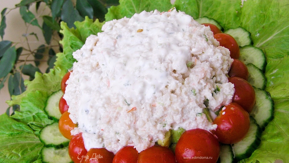 Салат из крабов и авокадо