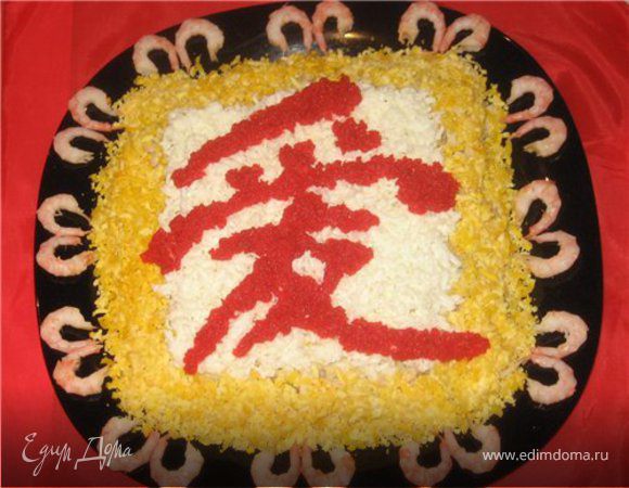 Салат с красной икрой и кальмаром