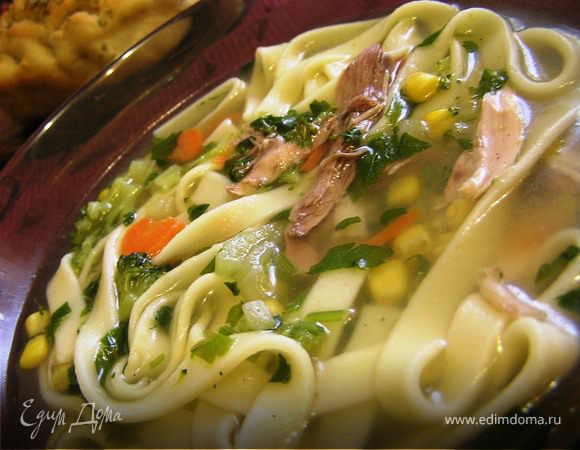 Куриный суп-лапша с брокколи и кукурузой Куриный суп-лапша с брокколи и кукурузой