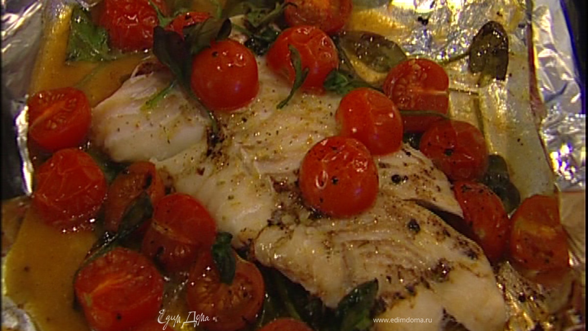 Запеченная треска с помидорами и шпинатом