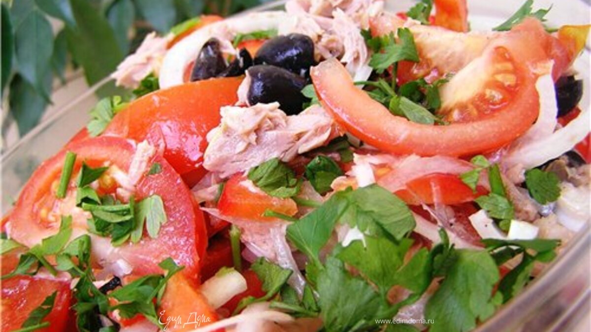 Салат с перцами, помидорами и тунцом