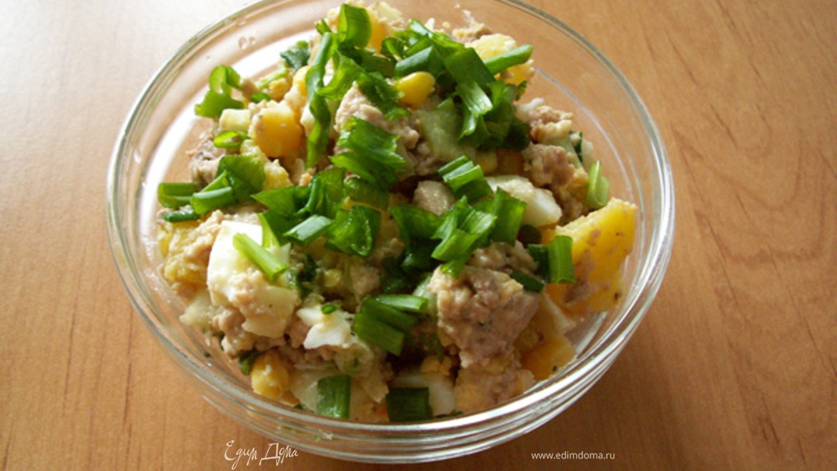 Салат из печени трески с кукурузой