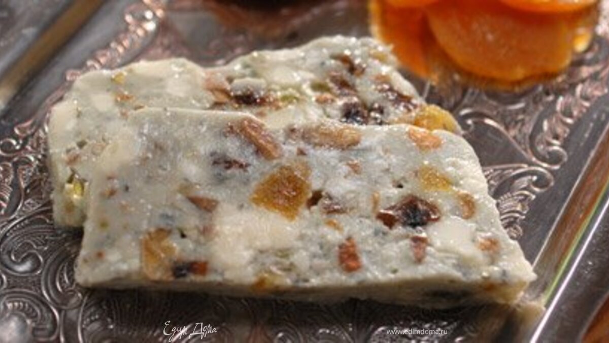 Голубой сыр с сухофруктами