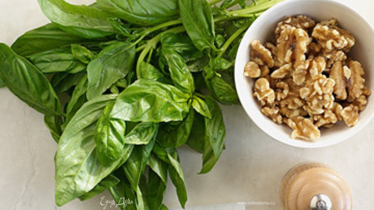 Песто из петрушки, льняного семени и грецкого орех