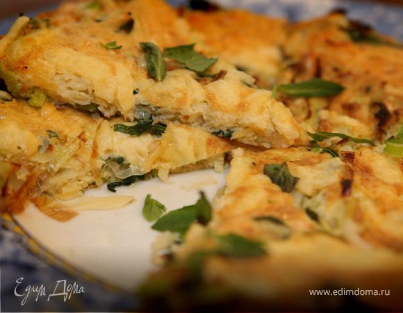 Фриттата с луком-пореем, сыром и травами Фриттата с луком-пореем, сыром и травами