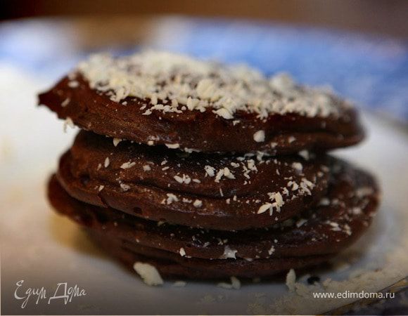 Шоколадные оладушки со взбитыми сливками Шоколадные оладушки со взбитыми сливками