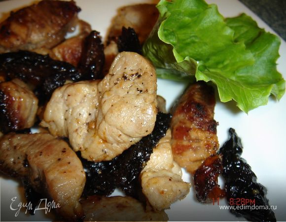 Свинина с черносливом, тушенная в пиве