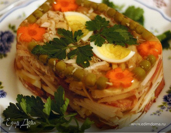Заливное из курицы с зеленым горошком Заливное из курицы с зеленым горошком