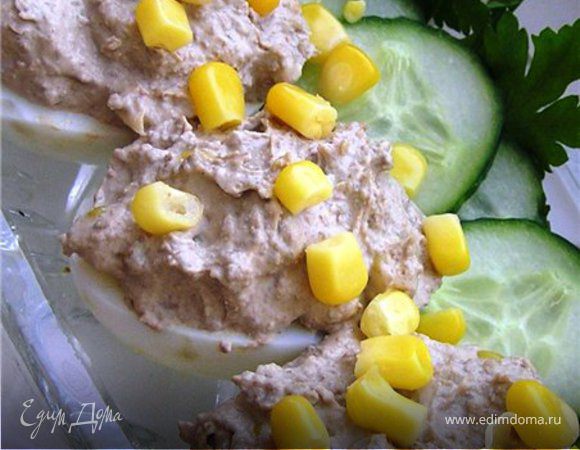 Яйца, фаршированные печенью и кукурузой