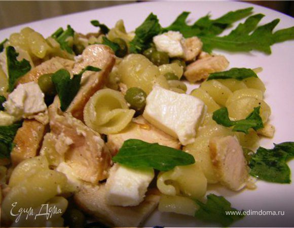 Средизерноморский салат с жареной курицей