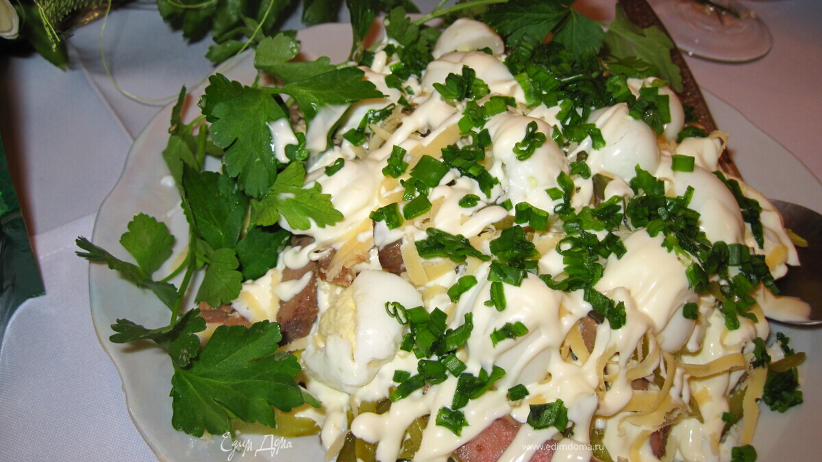 Салат из печени с перепелиными яйцами