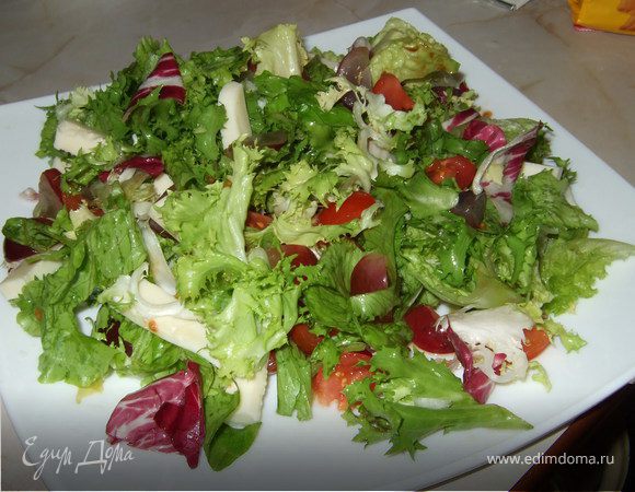 Микс-салат с моцареллой и виноградом