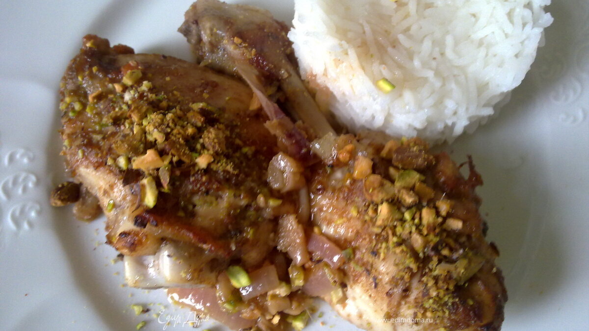 Курица с шафраном и фисташками 