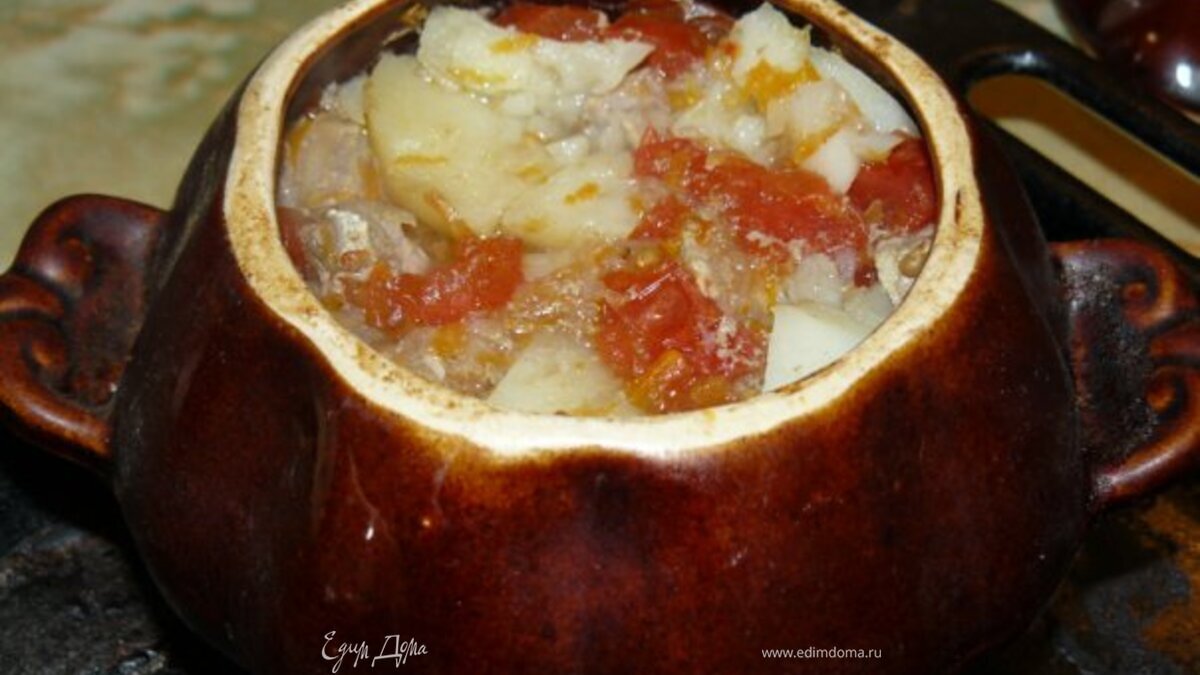 Мясо с картофелем в горшочках