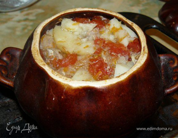 Мясо с картофелем в горшочках