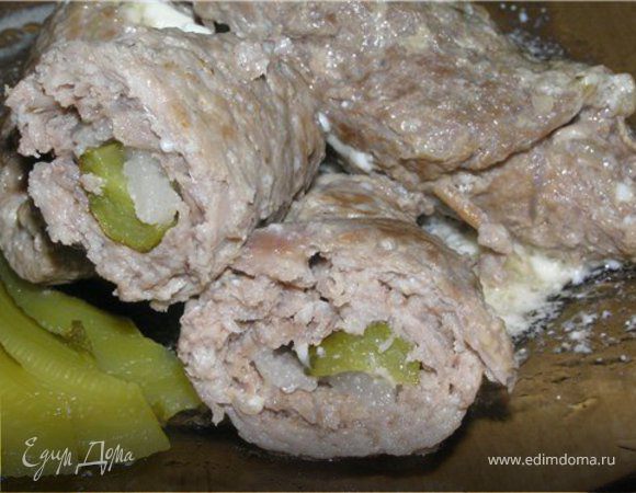 Рулетики из говядины с маринованными огурчиками Рулетики из говядины с маринованными огурчиками