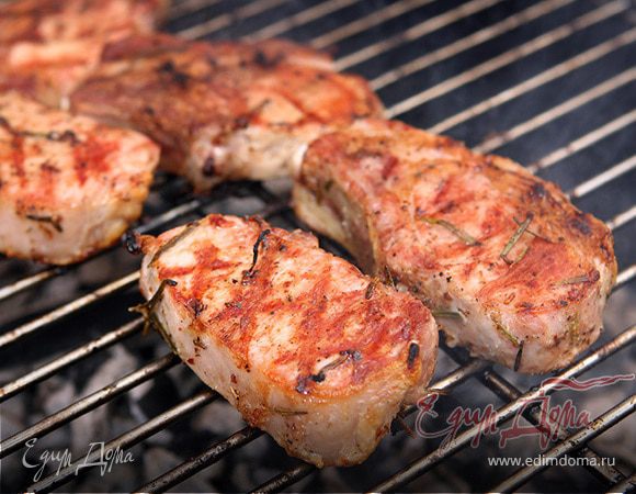 Свиные отбивные с розмарином на гриле Свиные отбивные с розмарином на гриле